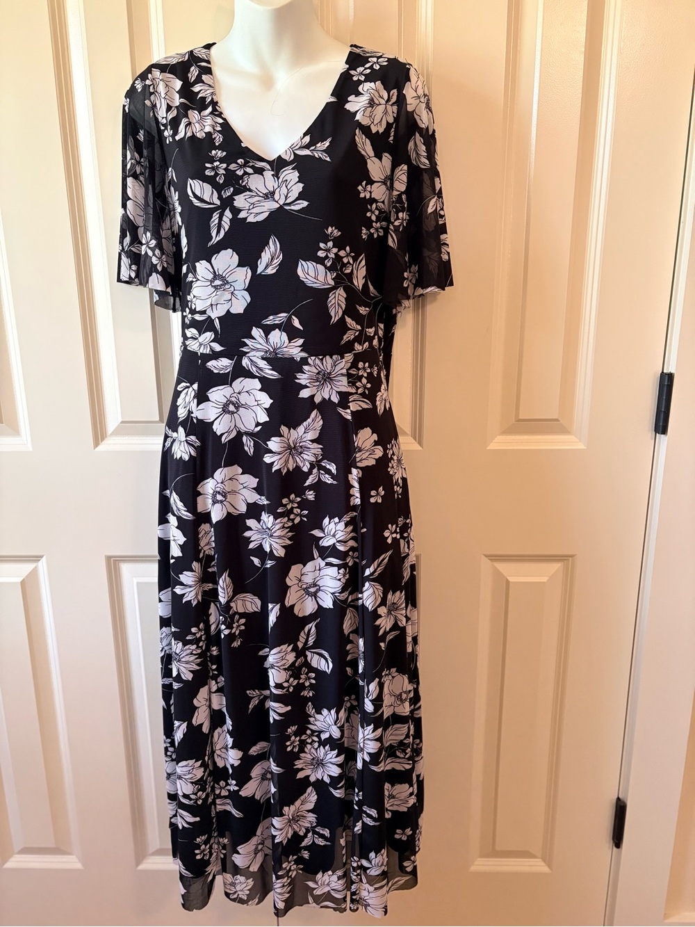 Nine West Black and White Floral Maxi Dress, size 12